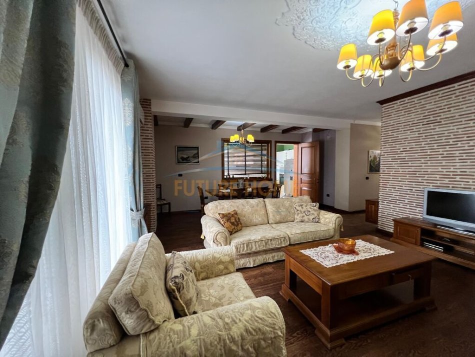 Tirane, jepet me qera apartament 3+1+Ballkon Kati 9, 210 m² 1.000 € (Rruga e Kavajes)