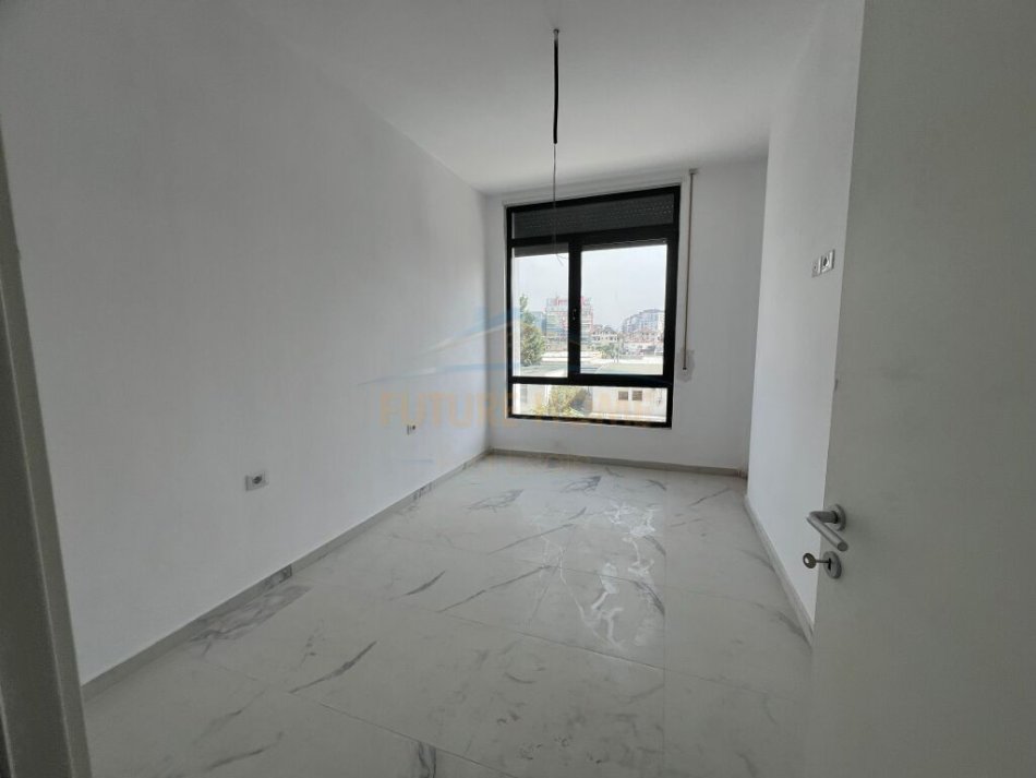 Tirane, jepet me qera apartament 2+1+Ballkon Kati 1, 97 m² 500 € (Dogana)
