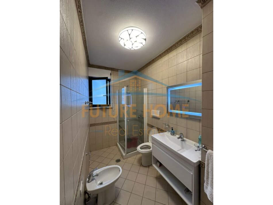 Tirane, jepet me qera apartament 2+1+Ballkon Kati 9, 118 m² 1.250 € (IBRAHIM RUGOVA BLLOK)