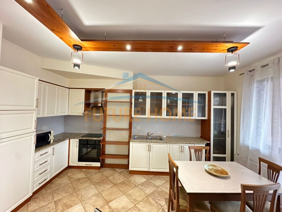 Tirane, jepet me qera apartament 2+1+Aneks+Ballkon Kati 9, 118 m² 1.250 € (Ibrahim Rugova)