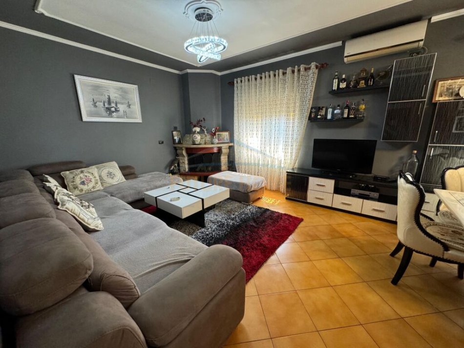 Tirane, shitet Vile 3 Katshe , 361 m² 400.000 € (Siri Kodra)