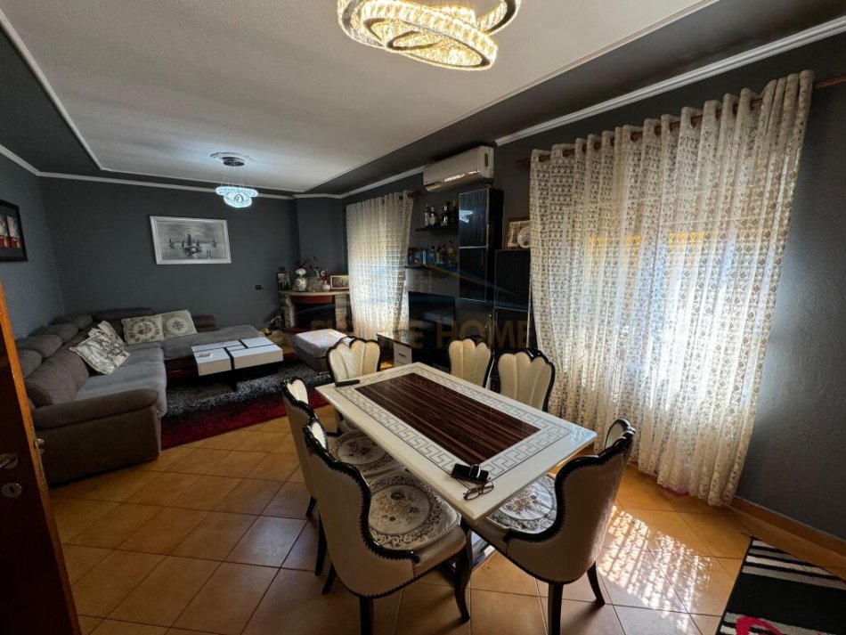 Tirane, shitet Vile 3 Katshe , 361 m² 400.000 € (Siri Kodra)