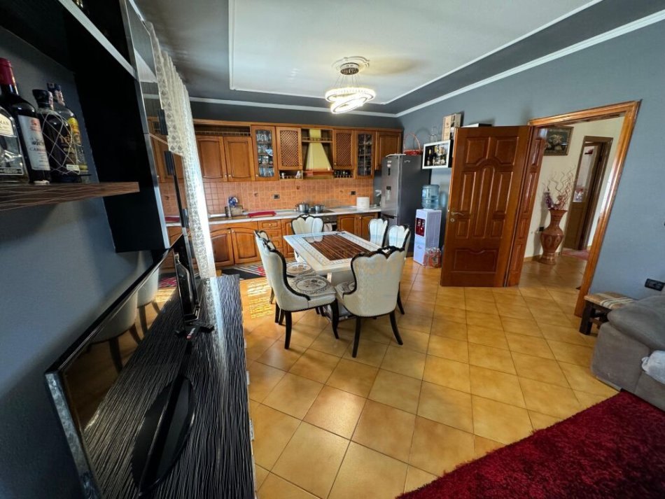 Tirane, shitet Vile 3 Katshe , 361 m² 400.000 € (Siri Kodra)
