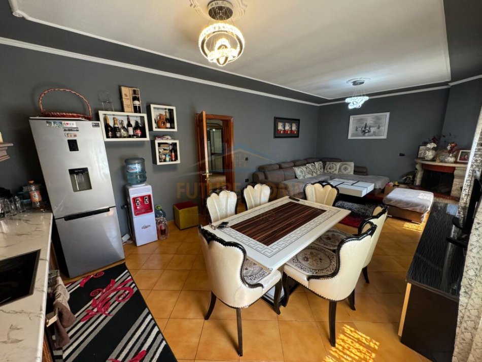 Tirane, shitet Vile Kati 3, 363 m² 400.000 € 