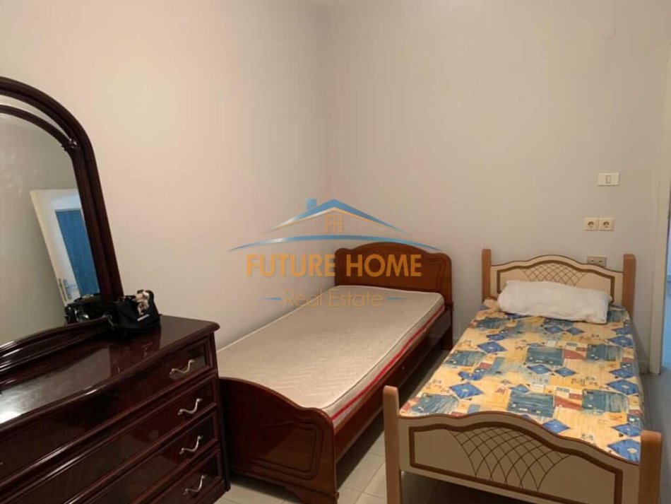 Tirane, jepet me qera apartament 2+1 Kati 5, 95 m² 500 € (Bulevardi Zogu 1)