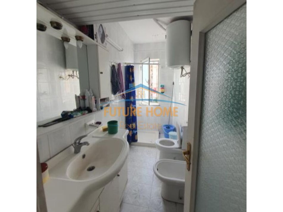 Tirane, jepet me qera apartament 2+1 Kati 5, 95 m² 500 € (Bulevardi Zogu 1)