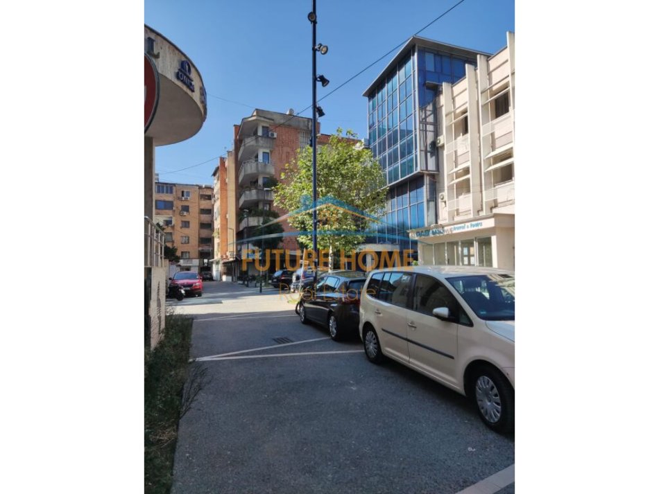 Tirane, jepet me qera apartament 2+1 Kati 5, 95 m² 500 € (, Bulevardi Zogu 1,)