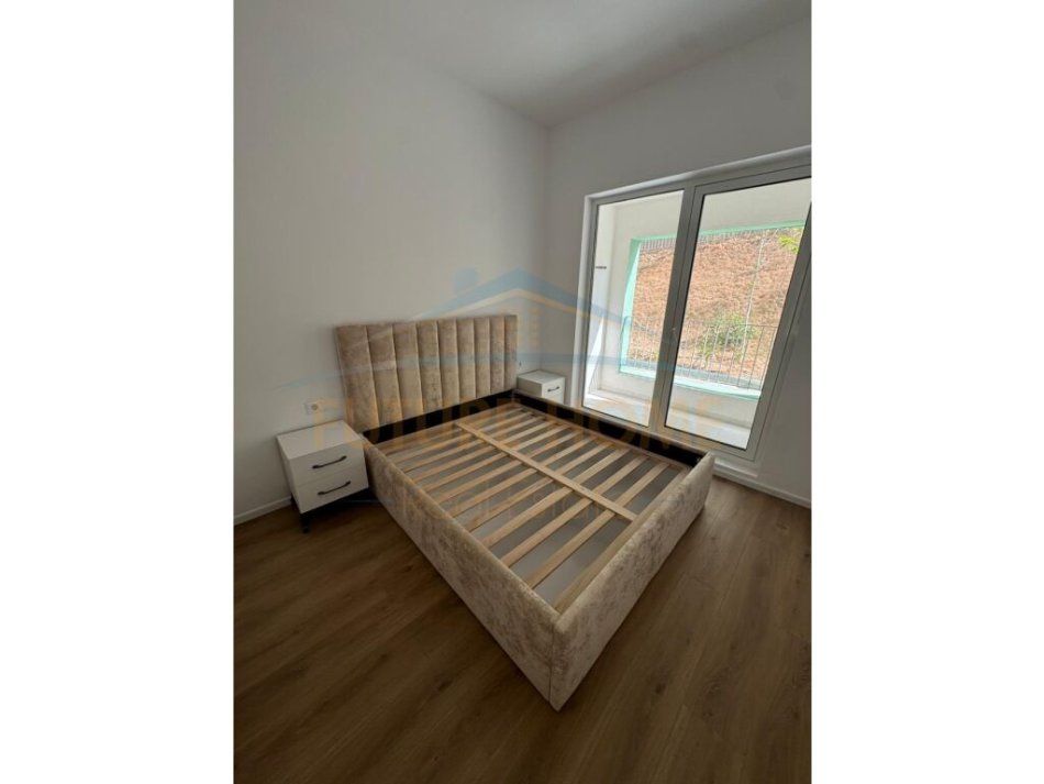 Tirane, jepet me qera apartament 1+1+Ballkon Kati 1, 55 m² 450 € (Ali Demi)