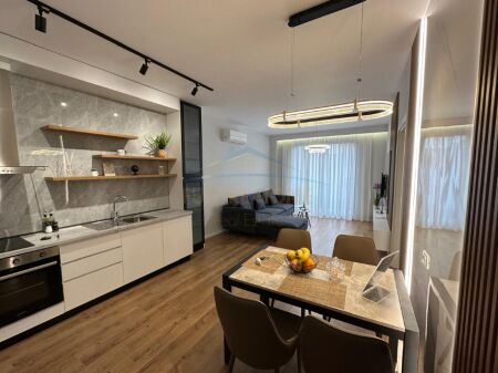 Shitje, 3 Apartamente 1+1 + 3 Poste Parkimi, prane Shkolles se Kuqe, Tirane AREA44267