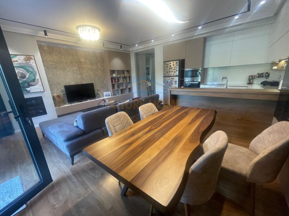 Tirane, shes apartament 2+1+Ballkon Kati 0, 116 m² 350.000 € (Liqeni Thate{+Post Parkimi)