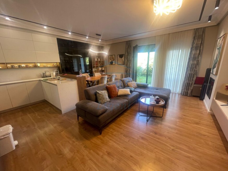 Tirane, shes apartament 2+1+Ballkon Kati 0, 116 m² 350.000 € (Liqeni Thate{+Post Parkimi)