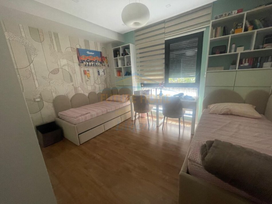 Tirane, shes apartament 2+1+Ballkon Kati 0, 116 m² 350.000 € (Liqeni Thate{+Post Parkimi)