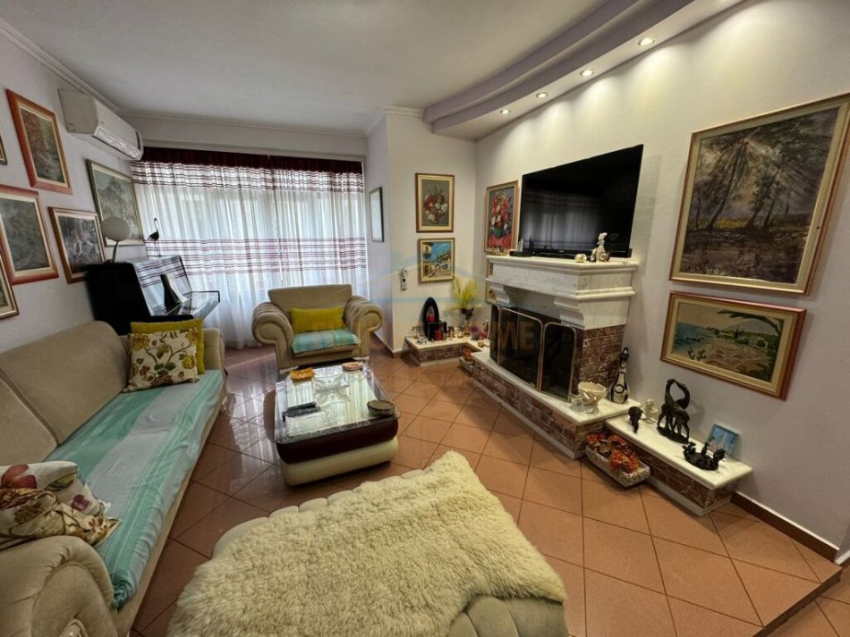 Tirane, jepet me qera 1+1 Kati 4, 75 m² 650 € (Lidhja e Prizrenit)