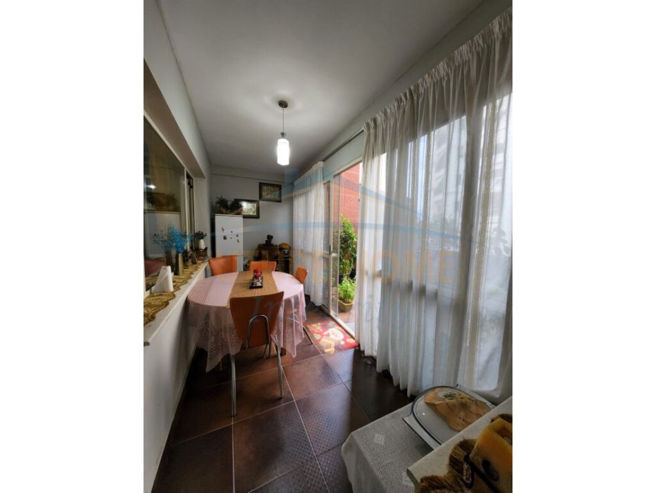 Tirane, shitet apartament 2+1+Ballkon Kati 2, 67 m² 120.000 € (Unaza e Re)