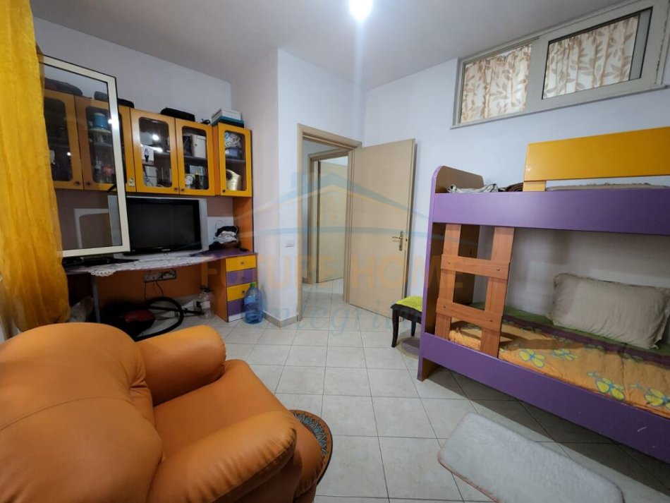Tirane, shitet apartament 2+1+Ballkon Kati 2, 67 m² 120.000 € (Unaza e Re)