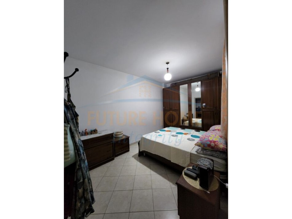 Tirane, shitet apartament 2+1+Ballkon Kati 2, 67 m² 120.000 € (Unaza e Re)