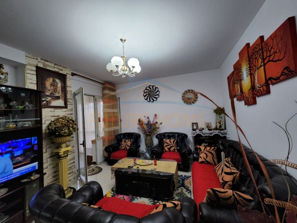 Shitet, Apartament 2+1+ Verande,Unaze e Re , Tirane