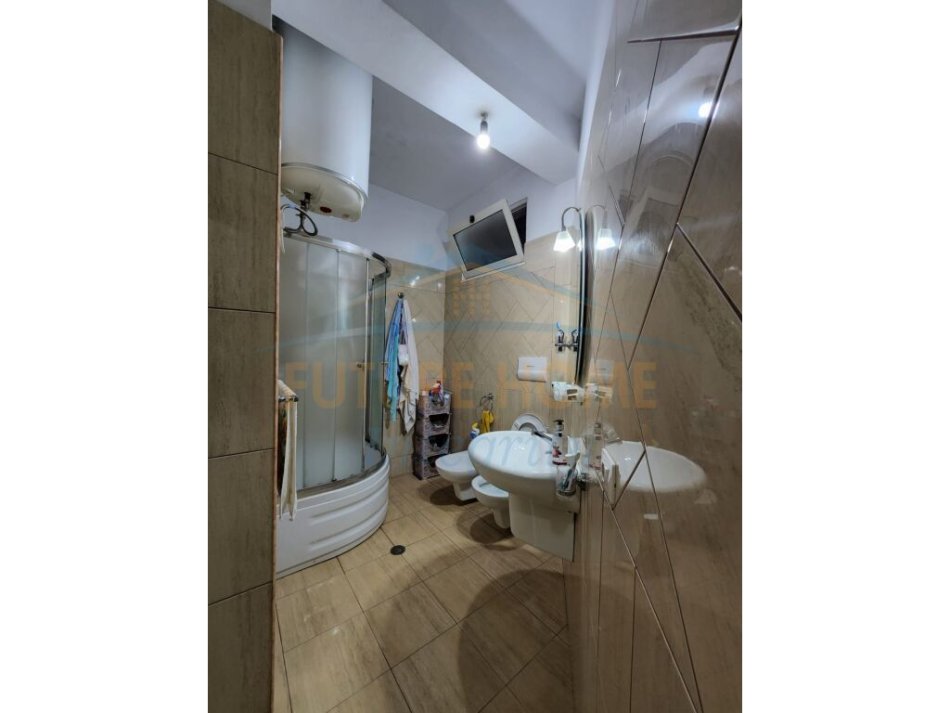 Tirane, shitet apartament 2+1+Ballkon Kati 2, 67 m² 120.000 € (Unaza e Re)