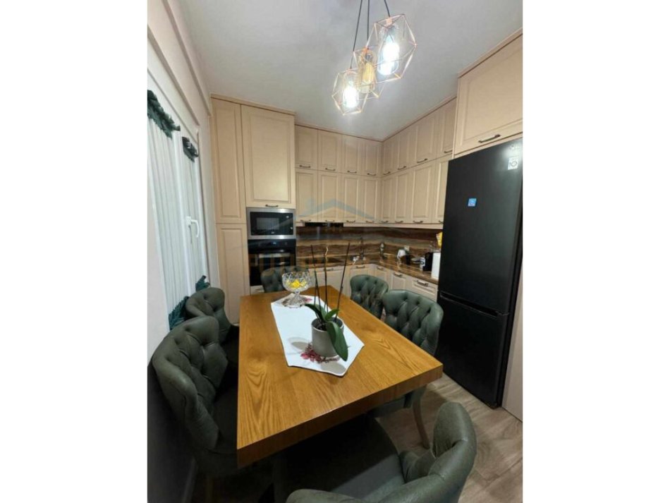 Tirane, shitet apartament 2+1+Aneks+Ballkon Kati 3, 110 m² 200.000 € (Rrugen Gjin Gjergji,)