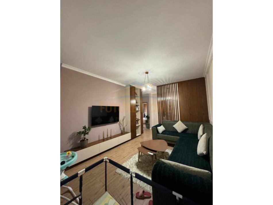 Tirane, shitet apartament 2+1+Aneks+Ballkon Kati 3, 110 m² 200.000 € (Rrugen Gjin Gjergji,)