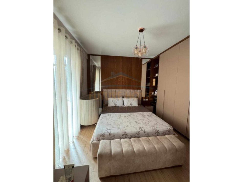Tirane, shitet apartament 2+1+Aneks+Ballkon Kati 3, 110 m² 200.000 € (Rrugen Gjin Gjergji,)