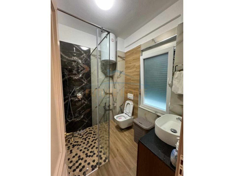 Tirane, shitet apartament 2+1+Aneks+Ballkon Kati 3, 110 m² 200.000 € (Rrugen Gjin Gjergji,)