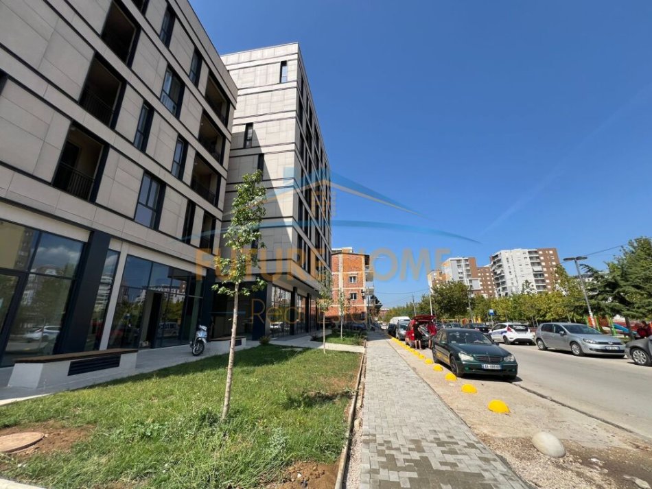 Tirane, jepet me qera ambjent biznesi Kati 0, 100 m² 1.600 € (Fusha Aviacionit)