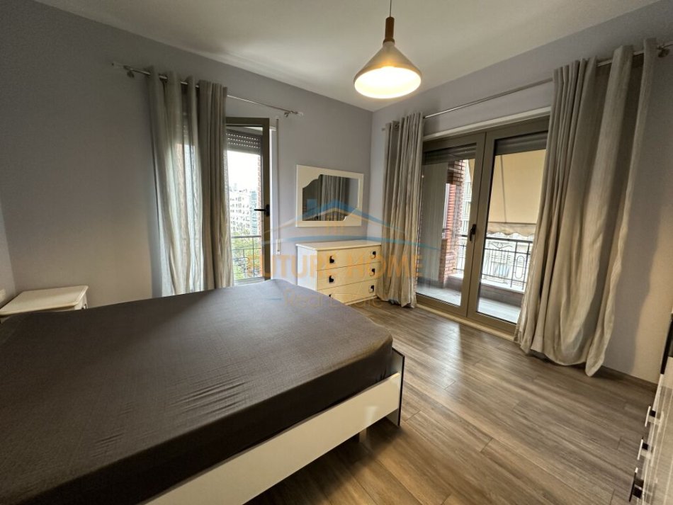 Tirane, jepet me qera apartament 3+1 Kati 7, 123 m² 1.000 € 