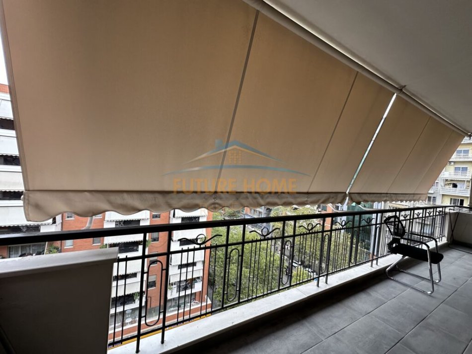 Tirane, jepet me qera apartament 3+1 Kati 7, 123 m² 1.000 € 