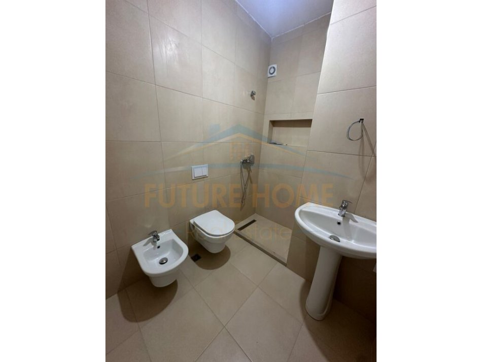 Tirane, shitet apartament 1+1+Ballkon Kati 5, 64 m² 110.660 € (Porcelan)