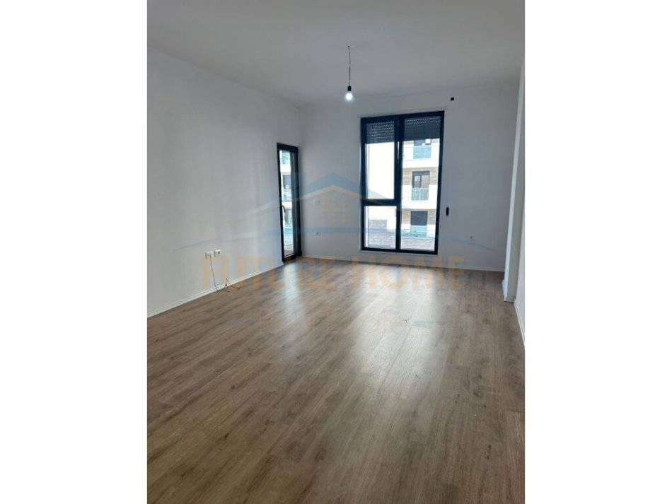 Tirane, jepet me qera apartament 1+1+Aneks+Ballkon Kati 2, 64 m² 110.000 € (PORCELAN)