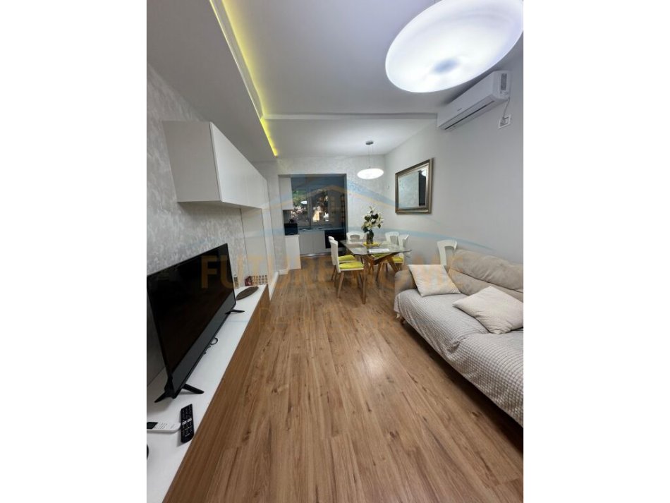 Tirane, shitet apartament 3+1 Kati 2, 120 m² 220.000 € (Kinostudio)