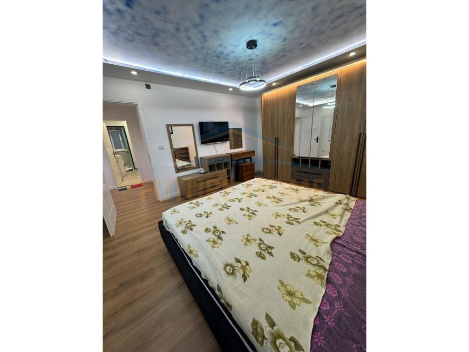 Tirane, shitet apartament 3+1 Kati 2, 120 m² 220.000 € (Kinostudio)