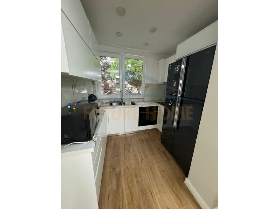 Tirane, shitet apartament 3+1 Kati 2, 120 m² 220.000 € (Kinostudio)