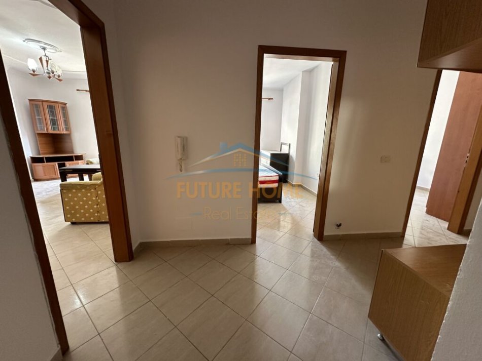 Tirane, shitet apartament 2+1+Ballkon Kati 8, 90 m² 105.000 € (Unaza e re)