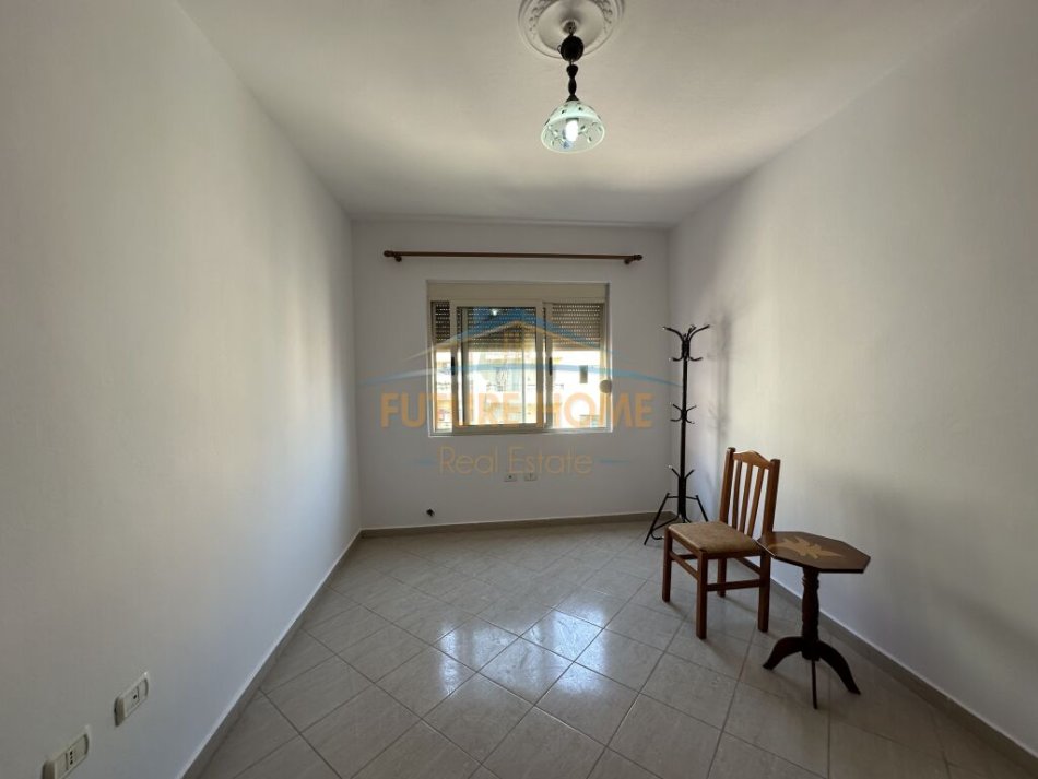 Tirane, shitet apartament 2+1+Ballkon Kati 8, 90 m² 105.000 € (Unaza e re)