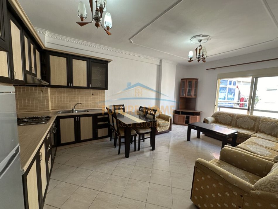 Tirane, shitet apartament 2+1+Ballkon Kati 8, 90 m² 105.000 € (Unaza e re)