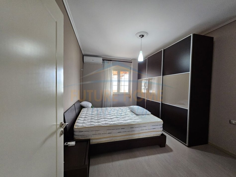 Tirane, jepet me qera apartament 2+1+Ballkon Kati 8, 110 m² 600 € (TODI SHKURTI)
