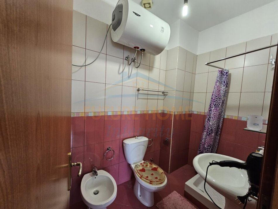 Tirane, jepet me qera apartament 2+1+Ballkon Kati 8, 90 m² 500 € (Yzberisht)