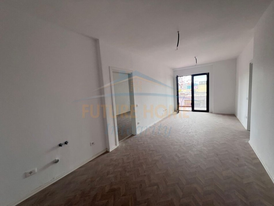 Tirane, jepet me qera apartament 2+1 Kati 3, 110 m² 1.300 € (Tirana Garden Building Rruga e Kavajes)