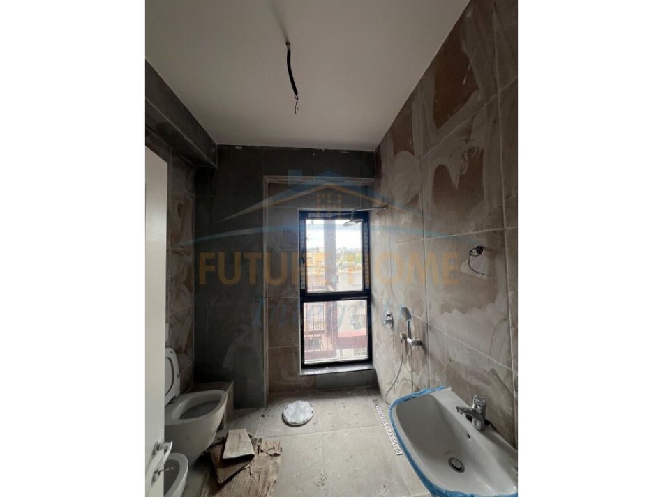 Tirane, jepet me qera apartament 2+1+Aneks+Ballkon Kati 3, 110 m² 1.300 € (Rruga e Kavajes)