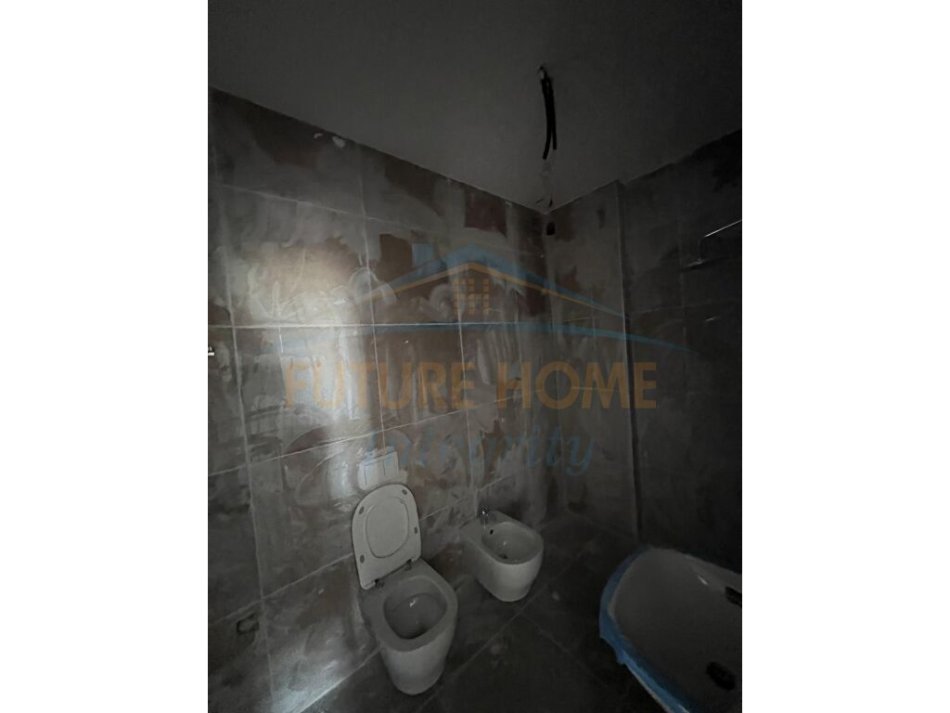 Tirane, jepet me qera apartament 2+1 Kati 3, 110 m² 1.300 € (Tirana Garden Building Rruga e Kavajes)