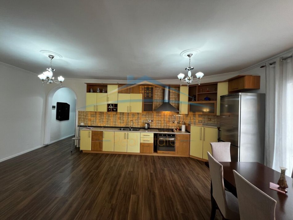 Tirane, jepet me qera apartament 2+1+Aneks+Ballkon Kati 7, 85 m² 650 € (Stadiumi Dinamo)