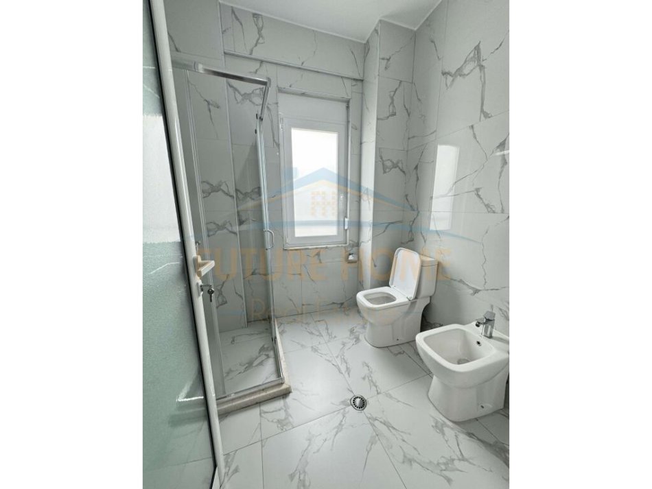 Tirane, jepet me qera apartament 2+1+Ballkon Kati 6, 100 m² 500 € (Kthesa e Kamzes)