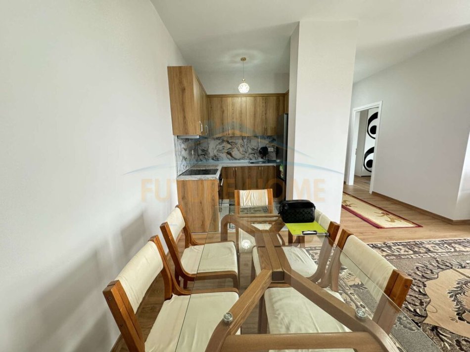Tirane, jepet me qera apartament 2+1+Ballkon Kati 6, 100 m² 500 € (Kthesa e Kamzes)