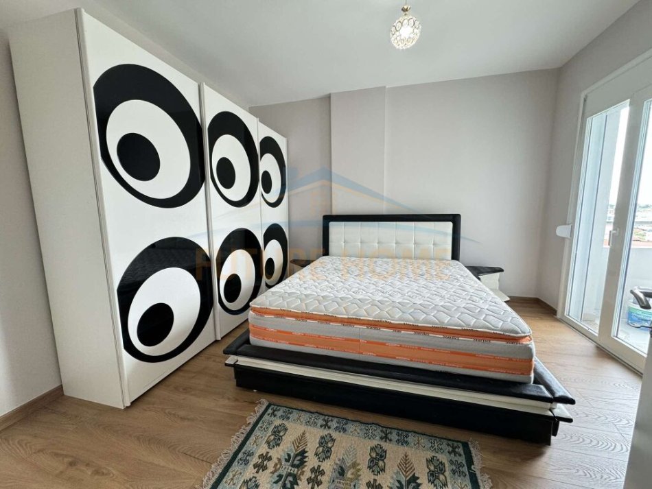 Tirane, jepet me qera apartament 2+1+Ballkon Kati 6, 100 m² 500 € (Kthesa e Kamzes)