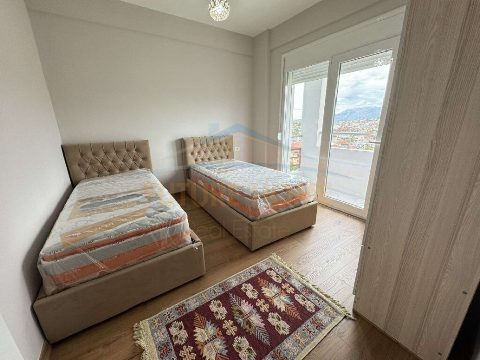 Tirane, jepet me qera apartament 2+1+Ballkon Kati 6, 100 m² 500 € (Kthesa e Kamzes)