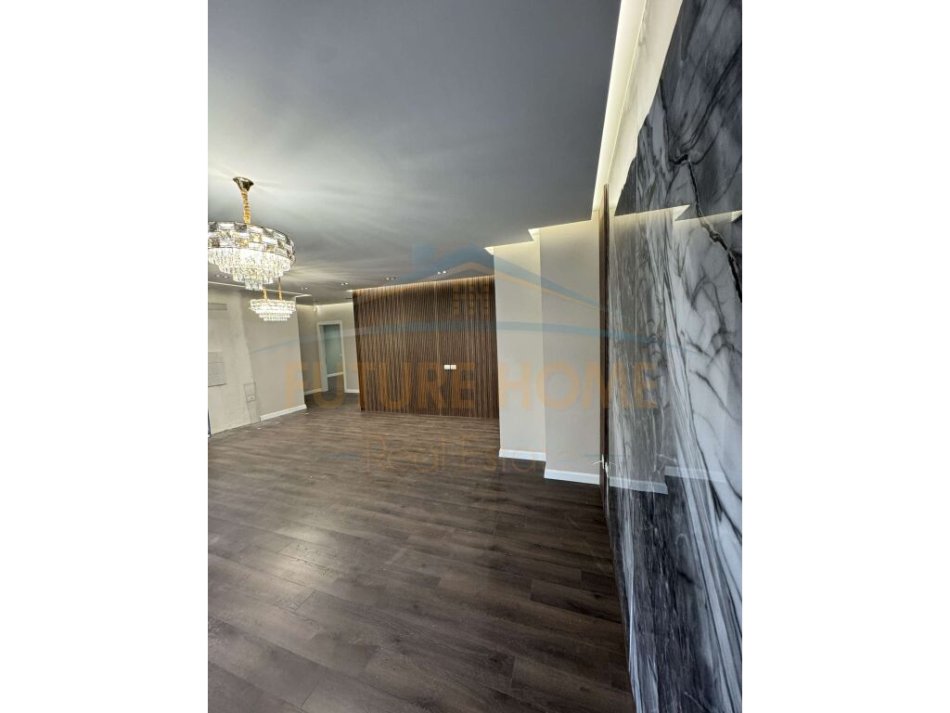Tirane, jepet me qera apartament 2+1+Ballkon Kati 1, 120 m² 600 € (Kopshti Botanik)