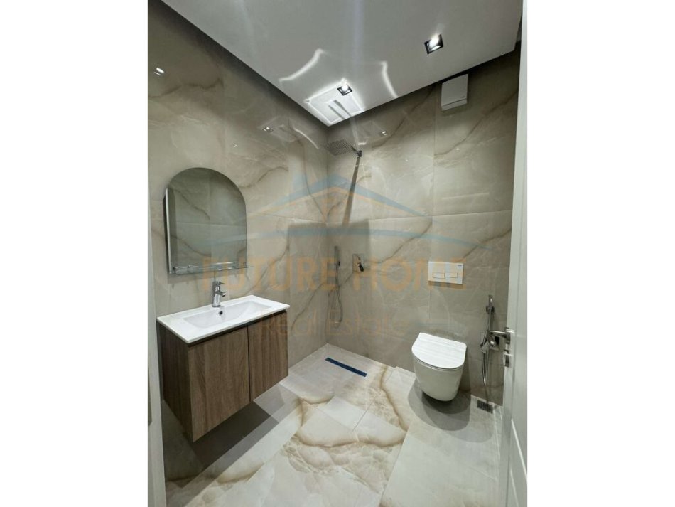 Tirane, jepet me qera apartament 2+1+Ballkon Kati 1, 120 m² 600 € (Kopshti Botanik)
