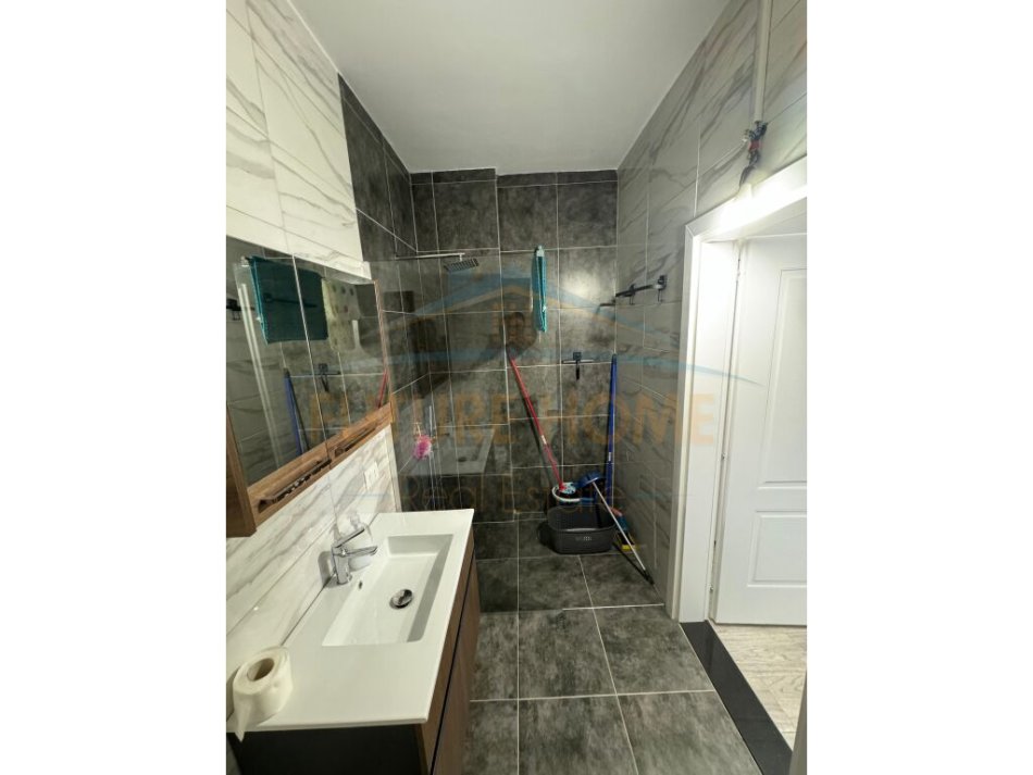 Durres, shitet apartament 2+1 Kati 7, 86 m² 135.000 € (Plazh rrota e kuqe, Durres.)